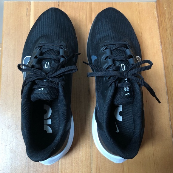 Nike Women's Air Zoom Winflo 9 Running Shoes (Black) - Picture 8 of 11